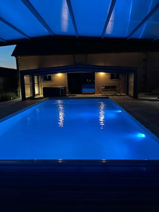 Gite La Bergerie, Piscine Chauffee, Couzon Exterior foto